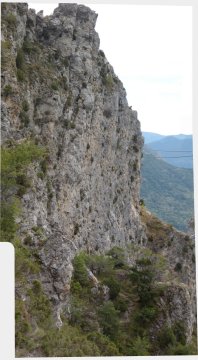 Panorama sulla 2° tyrolienne dalla zona di arrivo (20841 bytes)